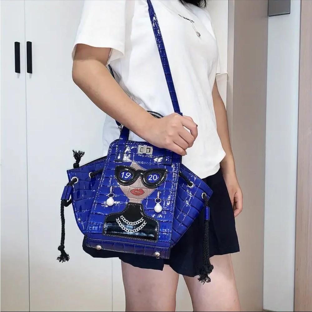 Pink Croco Embossed Handbag with Fashionista Face 👛 - Picture 3 of 3